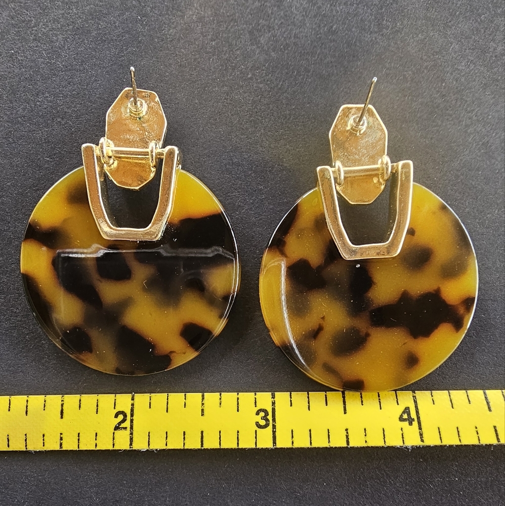 Tortoise Shell Design Earrings - image 3